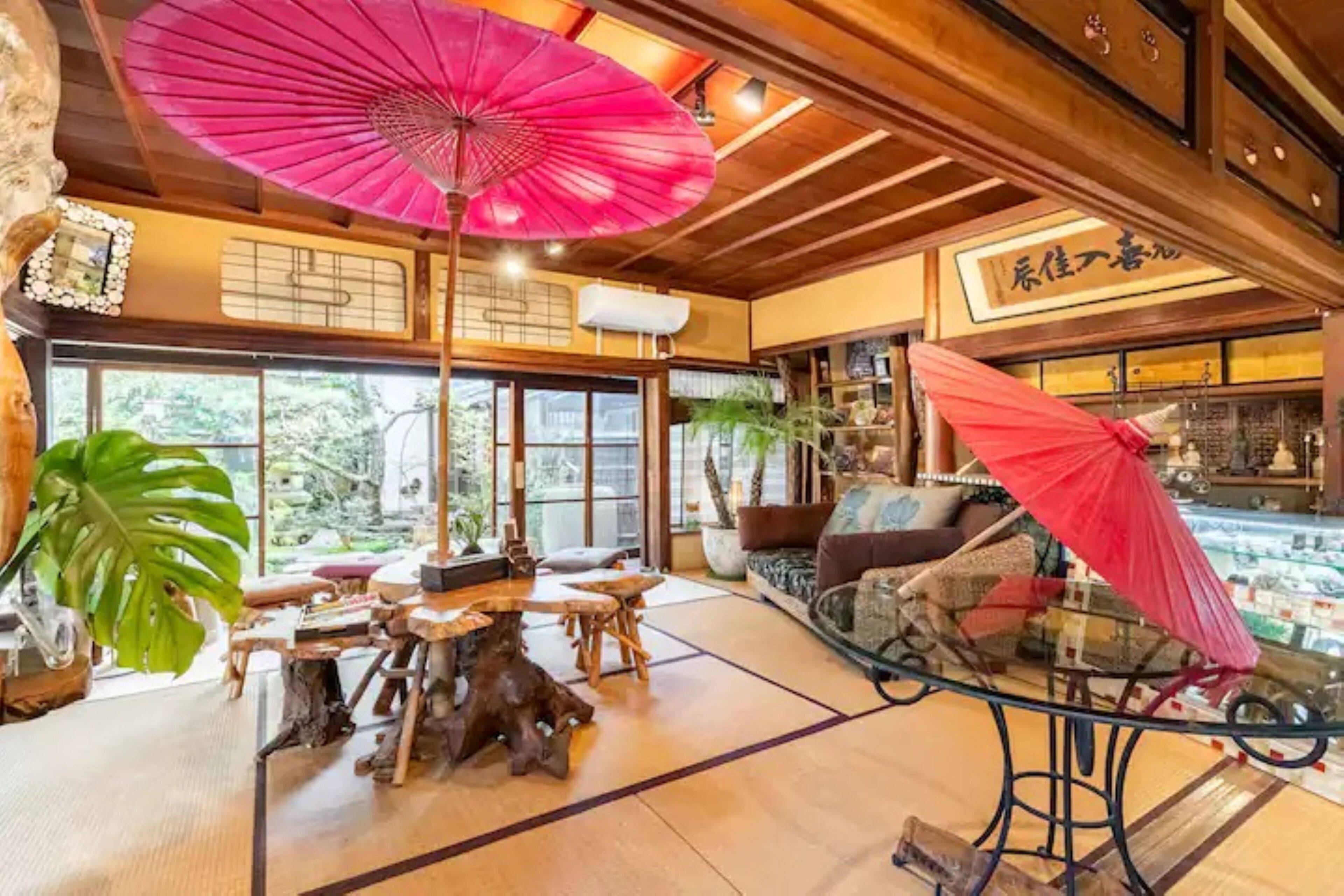 Premium Suite, Garden View | Living area