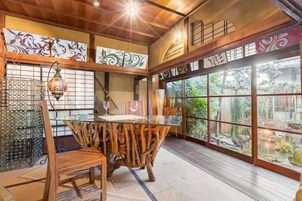 Premium Suite, Garden View | In-room dining