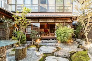 Japanese garden - Kominka Mitsuhama Ryokan (Matsuyama)