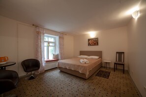 Standaard tweepersoonskamer, 1 queensize bed, niet-roken | Een strijkplank/strijkijzer, gratis wifi, beddengoed