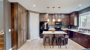 Fridge, microwave, oven, stovetop - Entrada at Moab #430 | 4 Bed, 3 Bath (Moab)