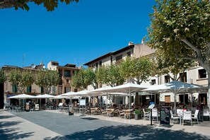 Outdoor dining - Villa Maronja (Pollensa)