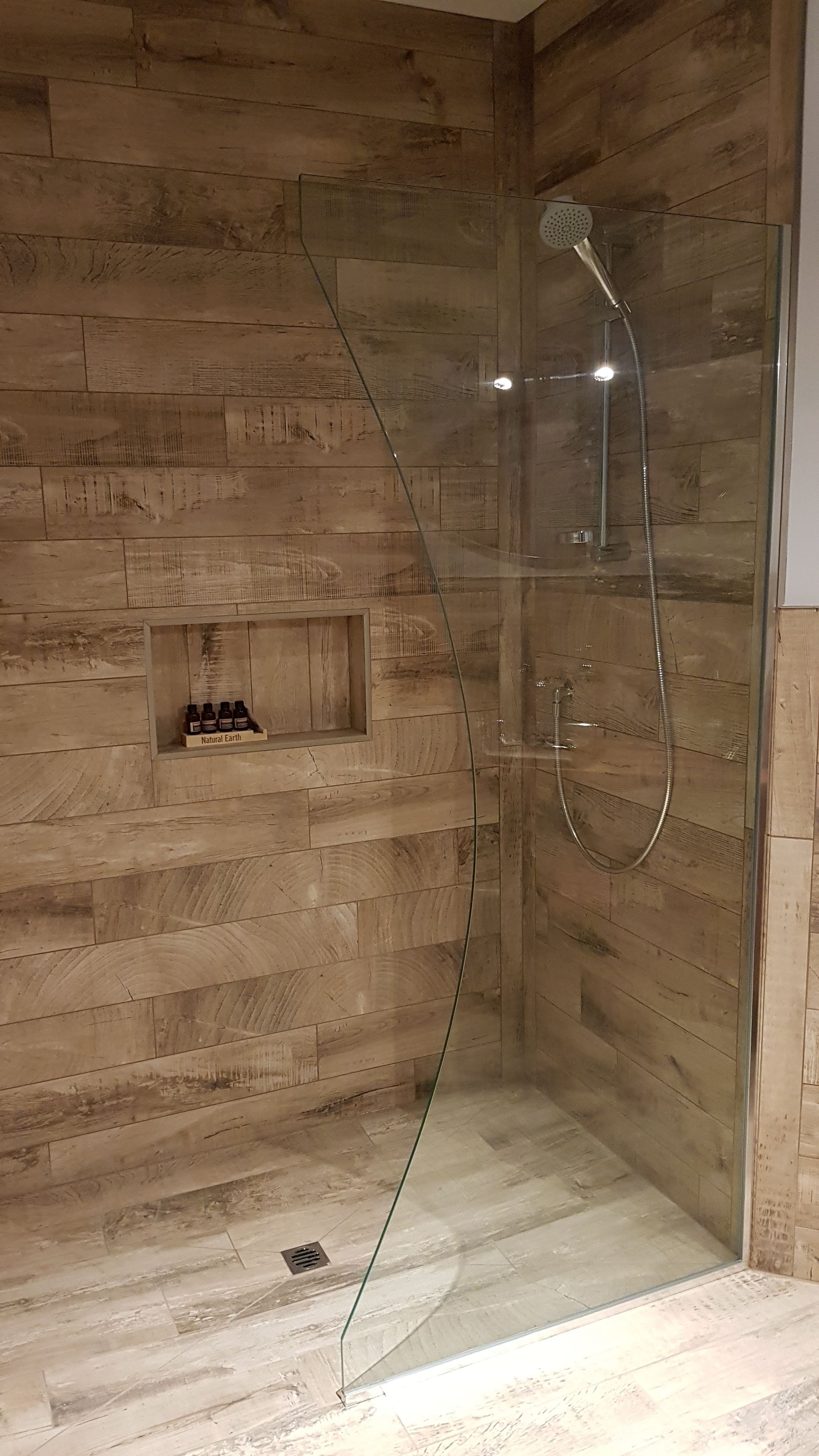 Chambre Deluxe double, 1 très grand lit, salle de bain attenante (Lotus) | Douche de la salle de bain