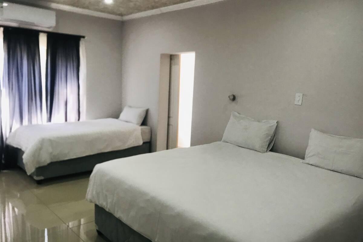 Family Room | Iron/ironing board, free WiFi, bed sheets