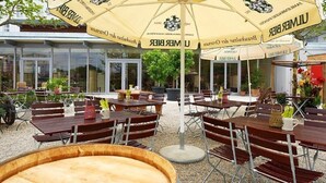 Outdoor dining - Hotel Calamus (Kehl)