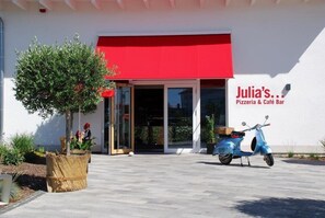 تفاصيل الفندق من الخارج