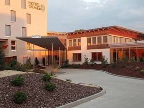 المنشأة من الخارج