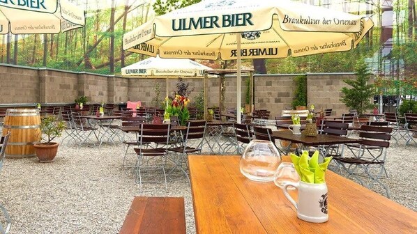 تناول الطعام بالخارج