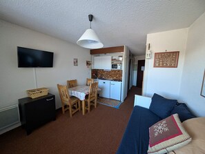 TV - Studio ski-in/ski-out 22m², pets allowed, with parking (Montgenèvre)