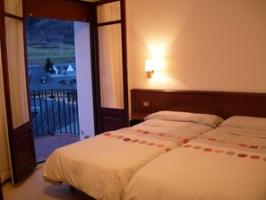 Free cots/infant beds, rollaway beds, free WiFi