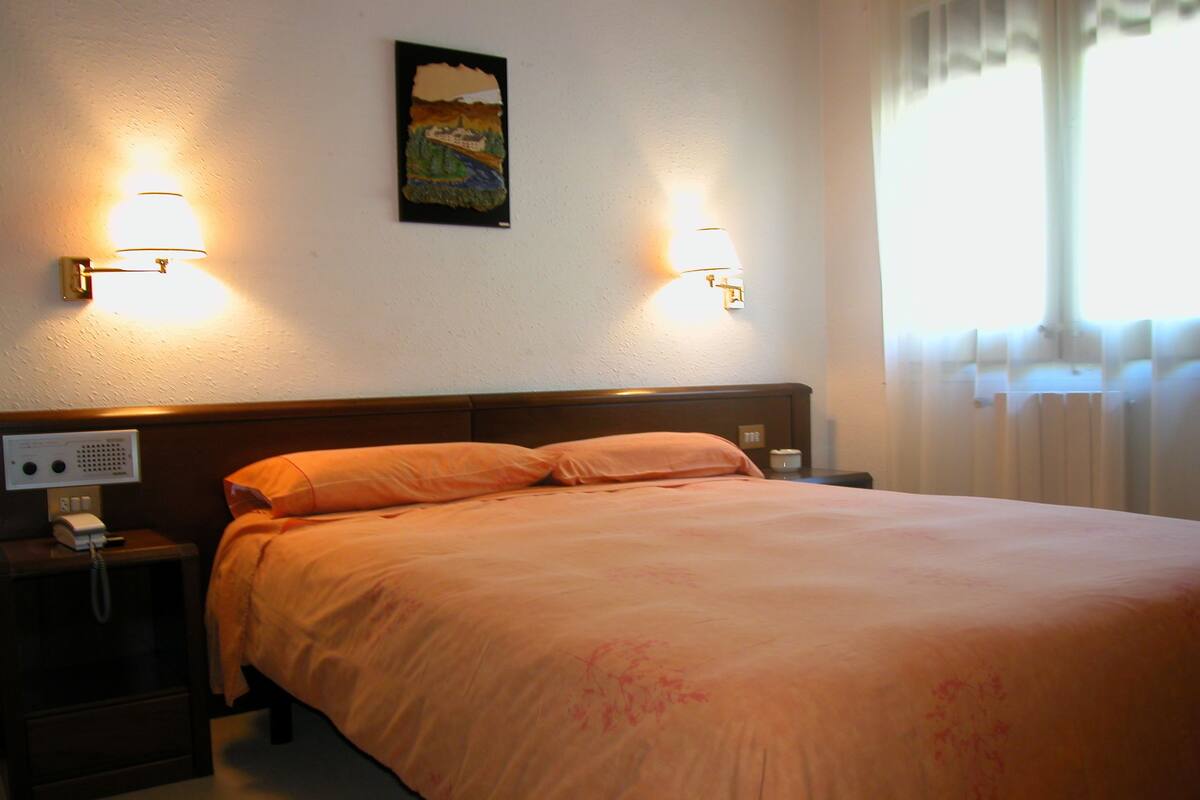 Free cots/infant beds, rollaway beds, free WiFi