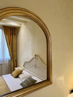 Classic Double Room, 1 Queen Bed (External) | Egyptian cotton sheets, premium bedding, individually decorated - Angeles Inn (Venice)