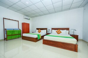 Free minibar items, in-room safe, desk, blackout drapes - Jays Holiday resort (Habarana)