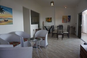 Classic House, Multiple Beds, Smoking | Living area