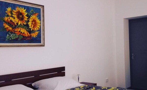 In-room safe, soundproofing