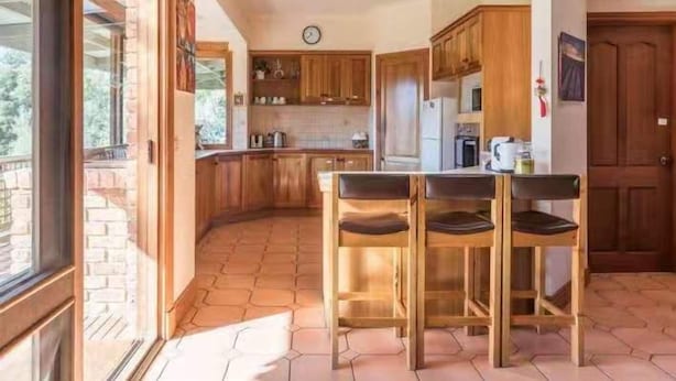 Family House | Private kitchen | Espresso maker, coffee/tea maker, electric kettle - Dalmere Estate (Sunbury)