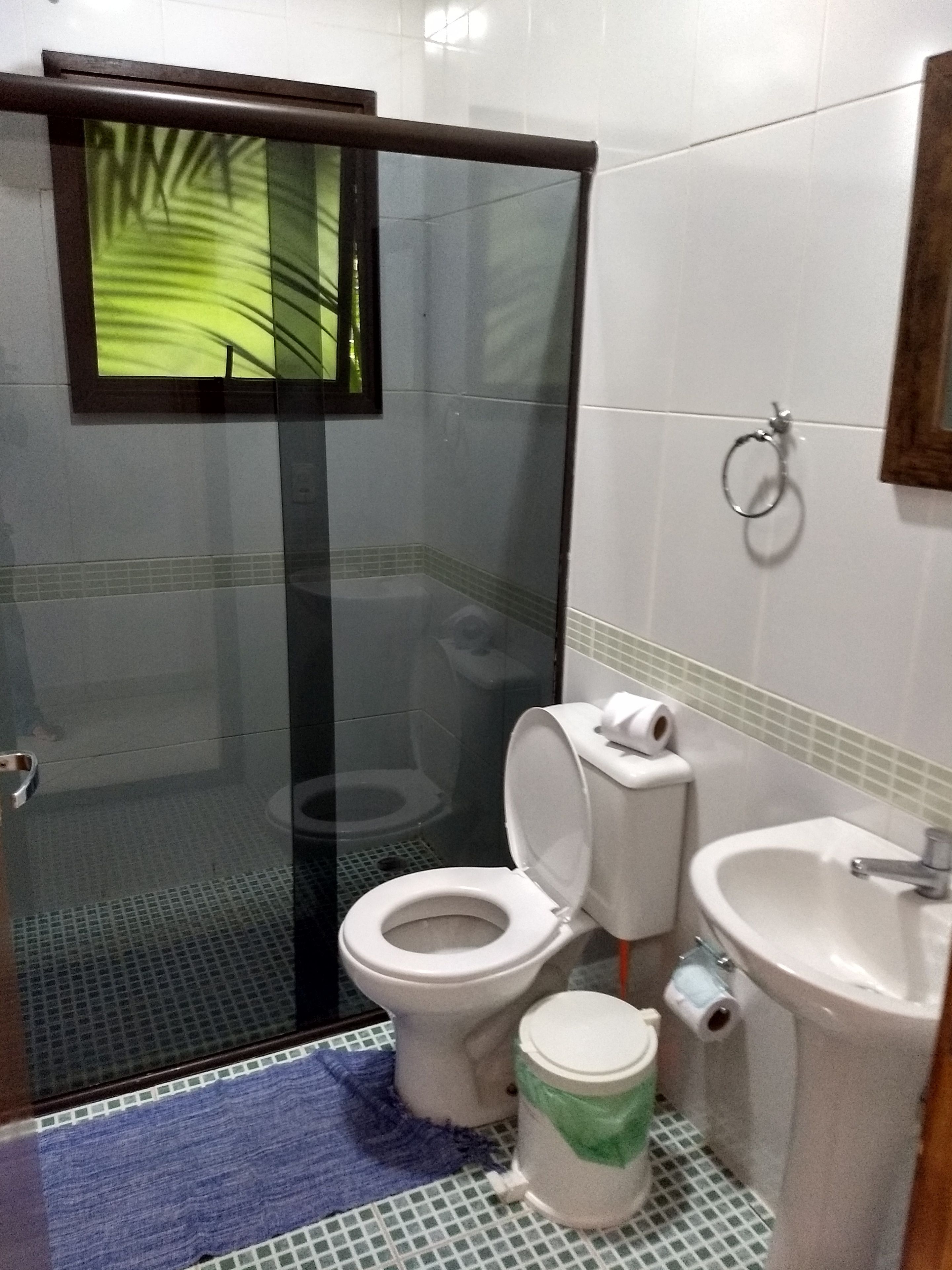 Premium kamer, 1 slaapkamer, balkon, uitzicht op tuin | Badkamer | Een douche, handdoeken