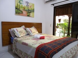 Premium kamer, 1 slaapkamer, balkon, uitzicht op tuin | 1 slaapkamer, een minibar, individueel gedecoreerd