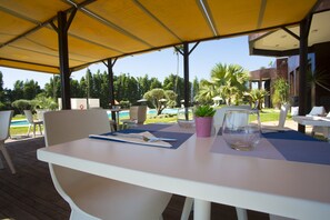 Breakfast, lunch, dinner served; local and international cuisine