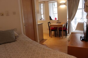 Family Studio, Multiple Beds, Non Smoking, Kitchen