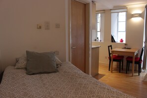 Family Studio, Multiple Beds, Non Smoking, Kitchen - Tower Hill Studio Appartment (London)