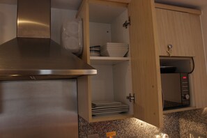 Familie-studiolejlighed - flere senge - ikke-ryger - køkken | Privat køkken | Køleskab/fryser i fuld størrelse, mikrobølgeovn, ovn, kogeplade