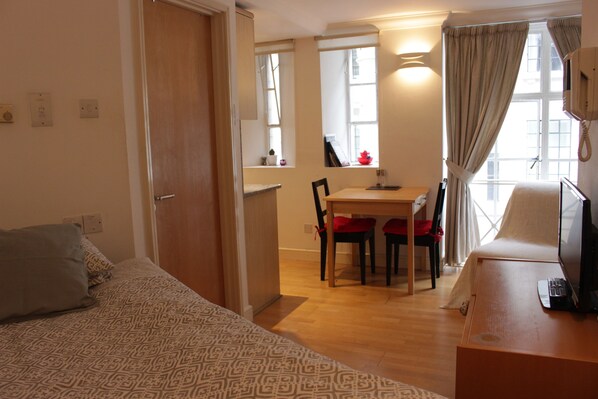 Iron/ironing board, rollaway beds, free WiFi - Tower Hill Studio Appartment (London)