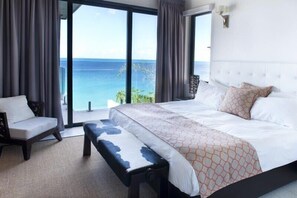 4 bedrooms, iron/ironing board, WiFi, bed sheets - Barracuda Negra – Oceanfront Luxury Villa at Tamarind Hills, Antigua (Ffryes Beach)