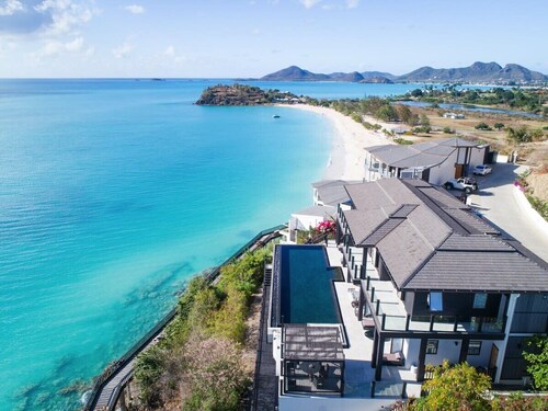 Magnificent 4 bedroom villa with wrap around pool