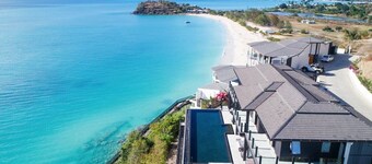 Magnificent 4 bedroom villa with wrap around pool