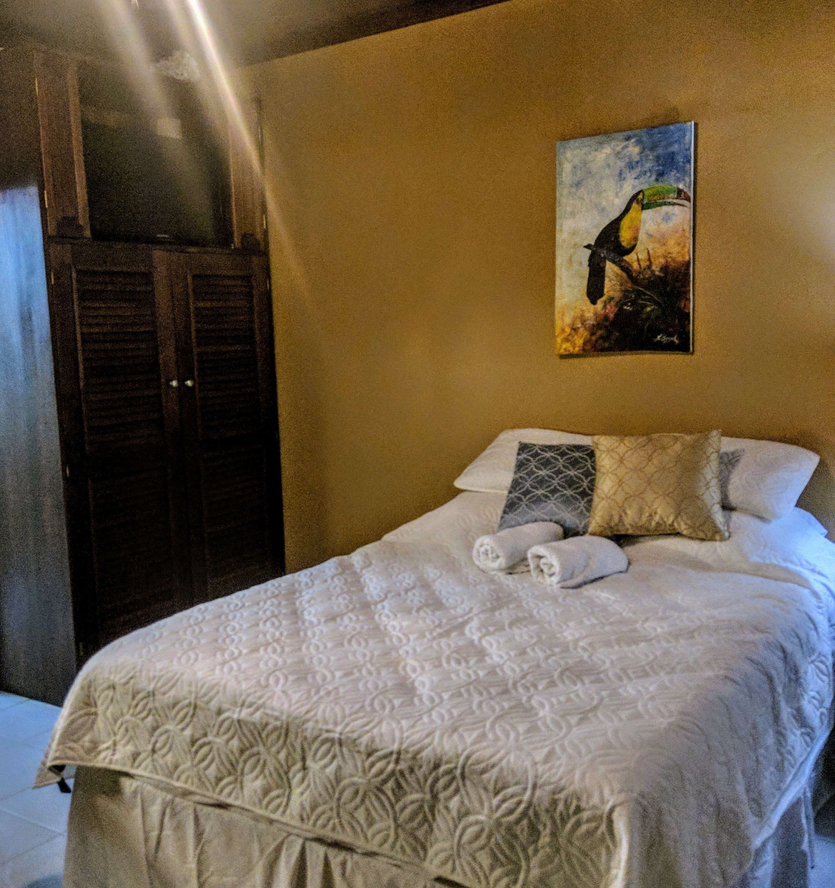 classic room, 1 queen bed, non smoking | in-room safe, individually furnished, iron/ironing board, free wifi