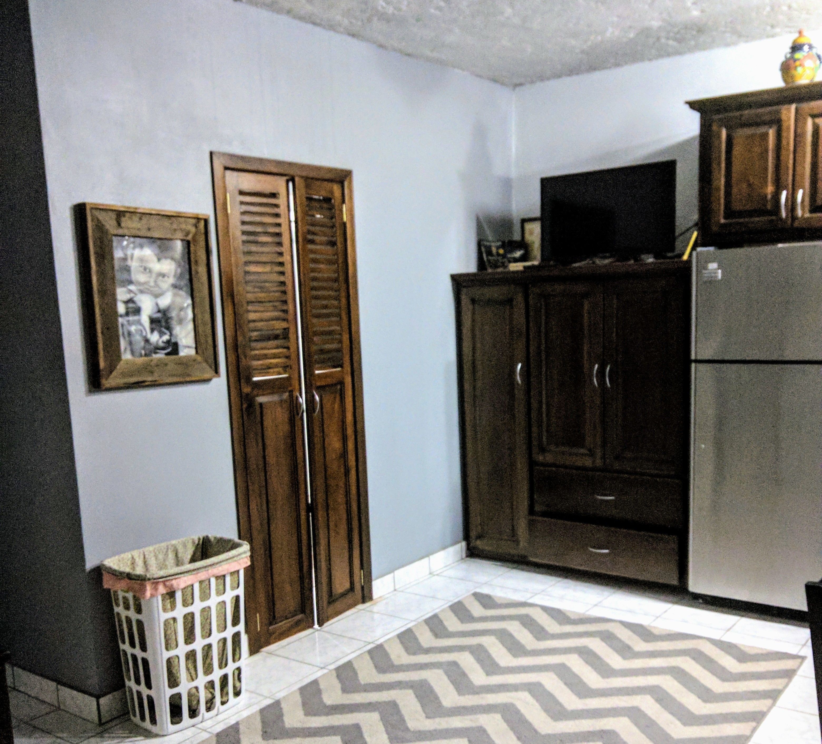 traditional studio, 1 king bed with sofa bed, non smoking, kitchen | room amenity