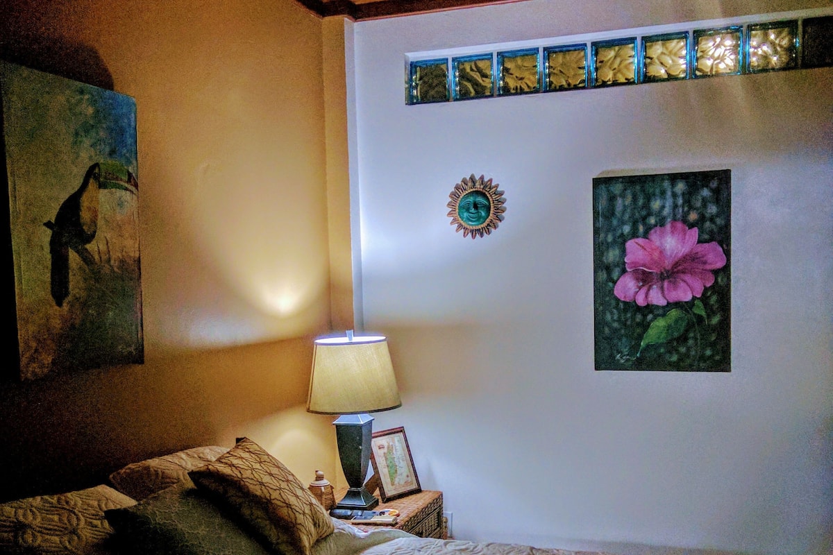 Classic Room, 1 Queen Bed, Non Smoking | In-room safe, iron/ironing board (on request), WiFi (free)