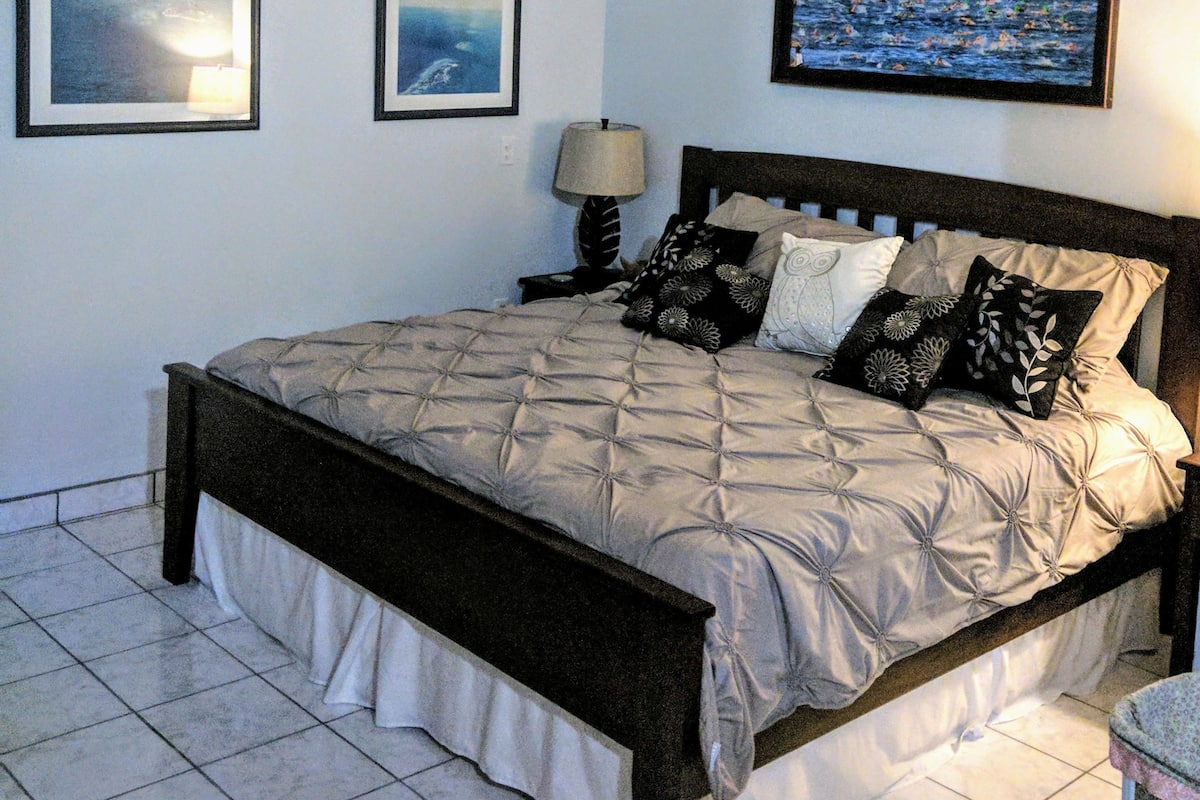 Traditional Studio, 1 King Bed with Sofa bed, Non Smoking, Kitchen | In-room safe, individually furnished, iron/ironing board, free WiFi
