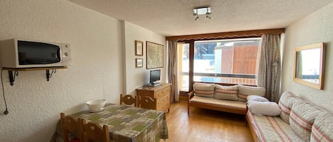 TV, DVD player
