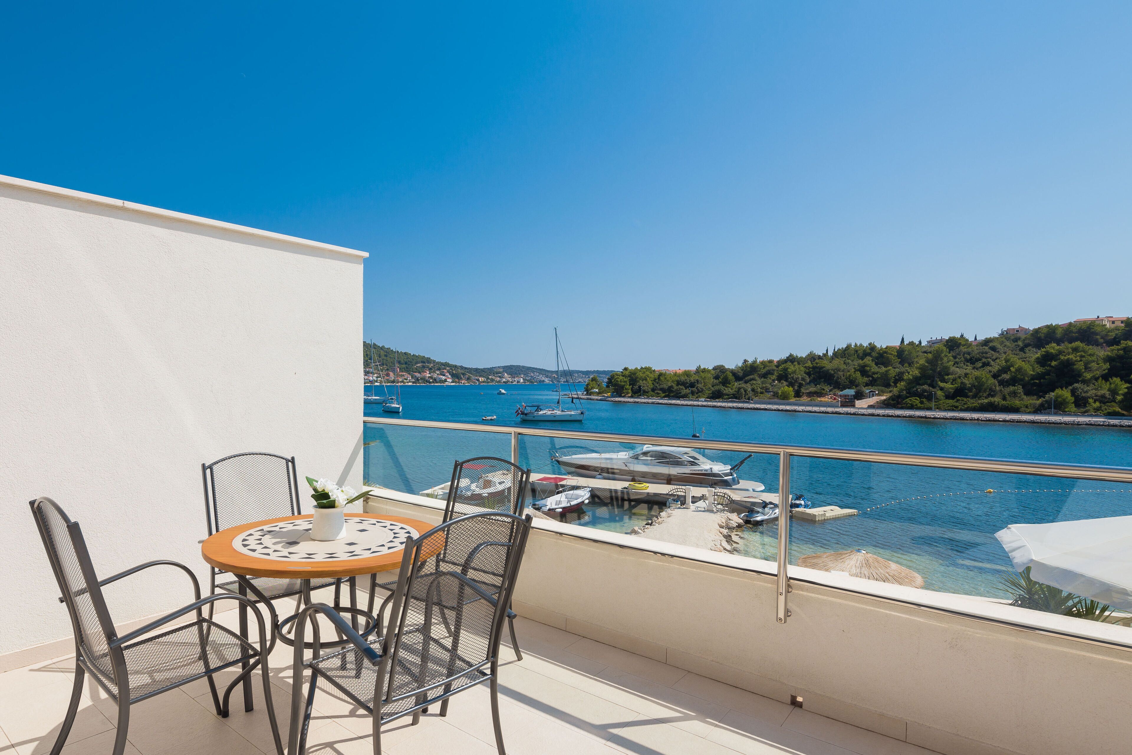 classic apartment | hypo-allergenic bedding, memory-foam beds, in-room safe