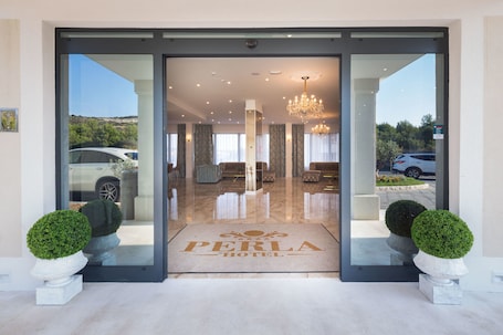 Property entrance. Hotel Perla