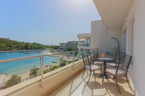Habitación cuádruple Deluxe | Vistas del balcón
