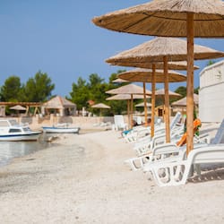 Spiaggia privata, lettini da mare, ombrelloni, teli da spiaggia