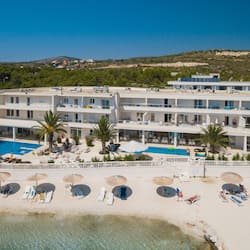 Spiaggia privata, lettini da mare, ombrelloni, teli da spiaggia