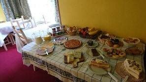 Komplett frukost varje dag mot avgift