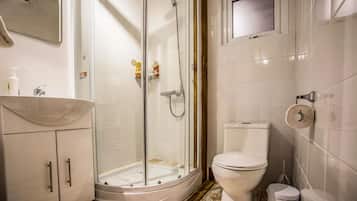 Superior Apartment, 1 King Bed, Kitchenette | Bathroom | Shower, rainfall showerhead, free toiletries, hair dryer