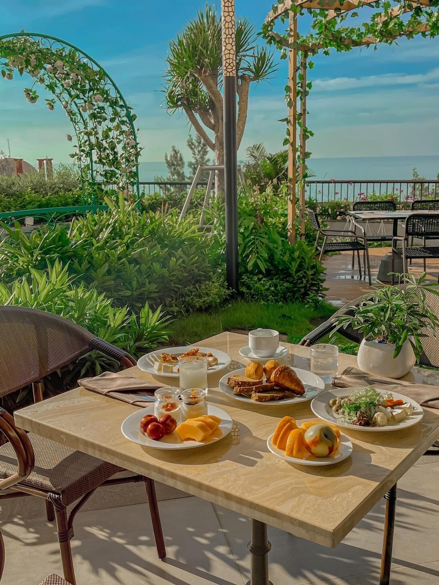 2 Restaurants; Frühstück, Mittagessen und Abendessen werden serviert