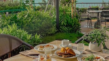 2 Restaurants; Frühstück, Mittagessen und Abendessen werden serviert