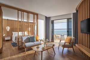 Executive Suite Ocean View | Living area