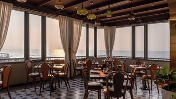 2 restaurants, breakfast, lunch served; local and international cuisine