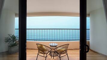 Executive suite, uitzicht op zee | Kamervoorziening