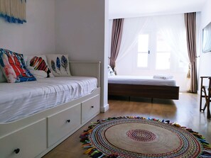 Minibar, rollaway beds, free WiFi, bed sheets - Porto Fenari Butik Otel (Cesme)