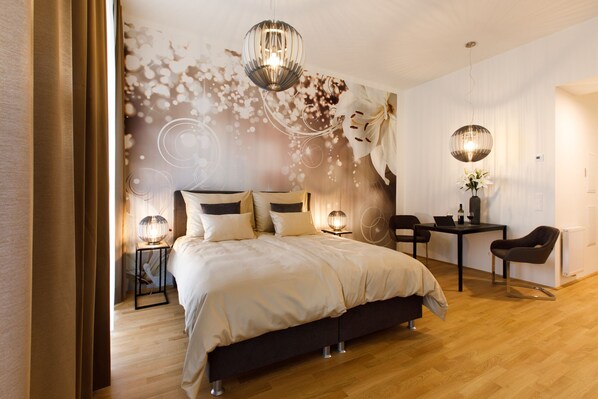 Superior-Apartment, 1 King-Bett (inklusive 60 EUR Reinigungsgebühr) | Roupas de cama premium, edredons de pluma, escrivaninha