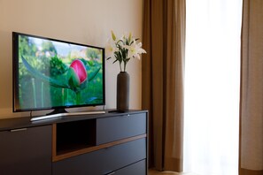 Superior-Apartment, 1 King-Bett (inklusive 60 EUR Reinigungsgebühr) | Ropa de cama de alta calidad, edredones de plumas, escritorio